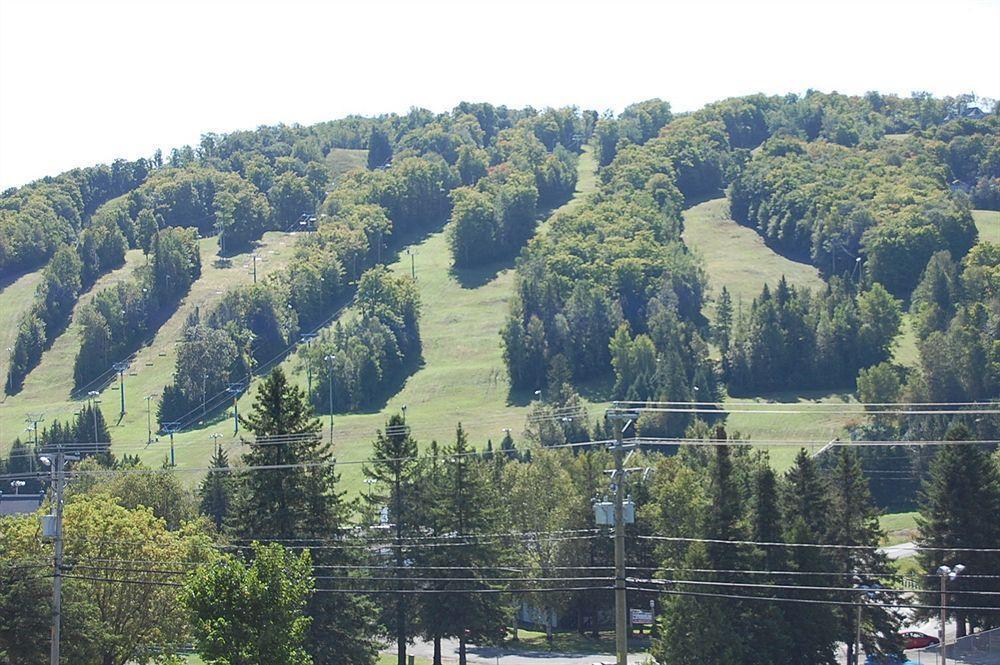 Auberge Sous L'Edredon B&B Saint-Sauveur-des-Monts Esterno foto