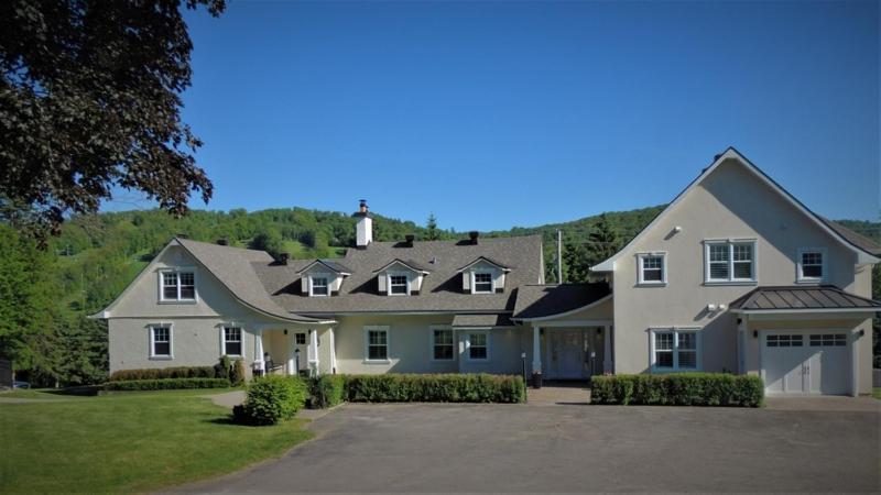 Auberge Sous L'Edredon B&B Saint-Sauveur-des-Monts Esterno foto