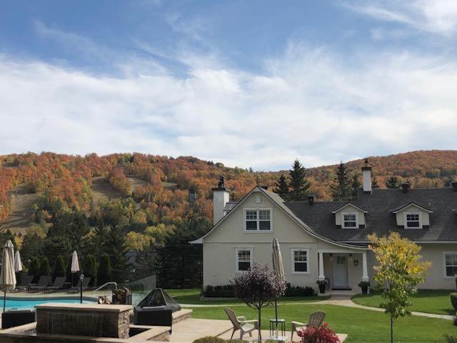 Auberge Sous L'Edredon B&B Saint-Sauveur-des-Monts Esterno foto